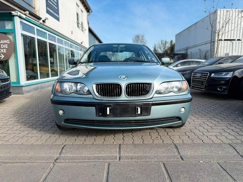 Second-hand BMW 318 143 CP (105 kW) 2002 Argintiu Berlinǎ