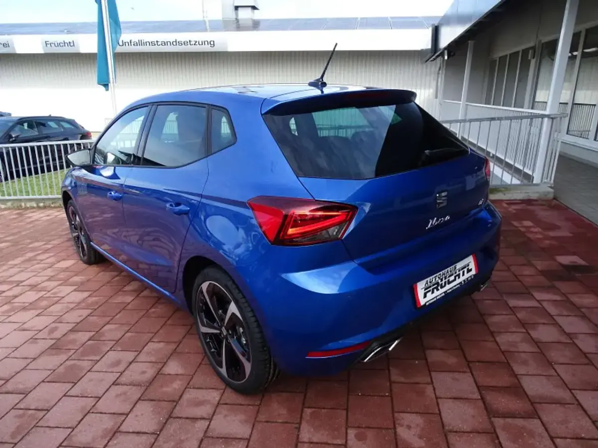Gebraucht Seat Ibiza FR 116 PS (85 kW) 2024 Sapphire blau (metallic) Kleinwagen
