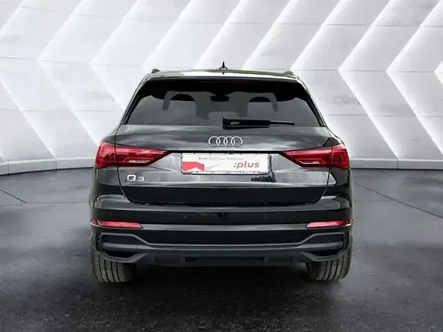 Gebraucht Audi Q3 S-Line 150 PS (110 kW) 2023 Mythosschwarz metallic SUV