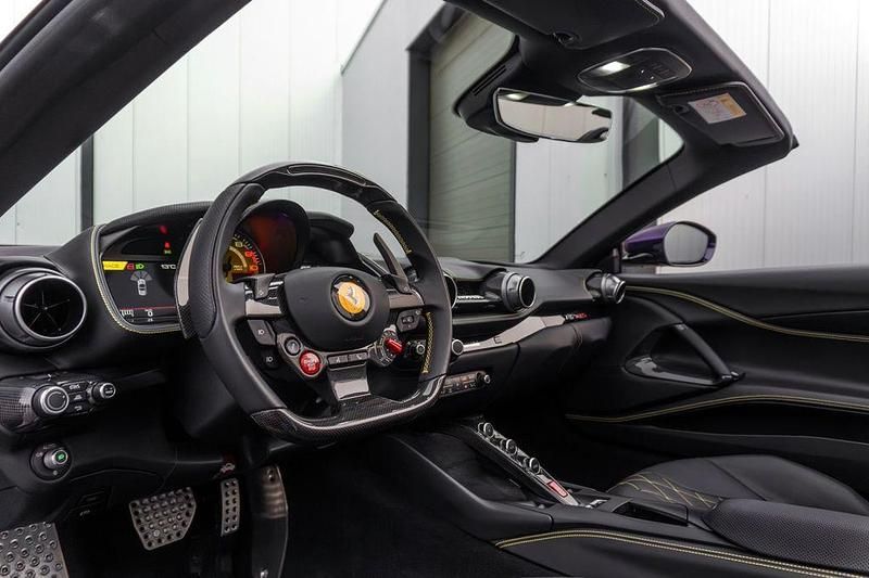 Gebraucht Ferrari 812 799 PS (587 kW) 2023 Violett Cabrio