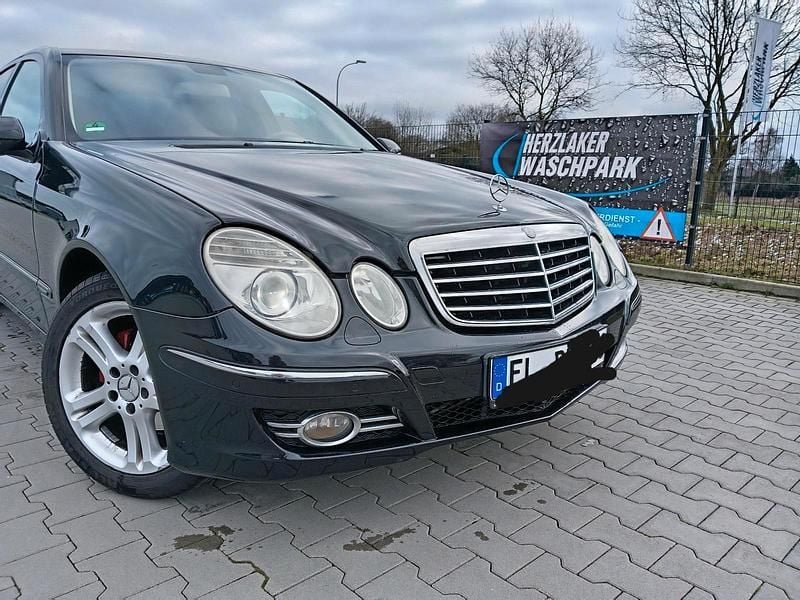 Gebraucht Mercedes E280 231 PS (169 kW) 2008 Schwarz Limousine