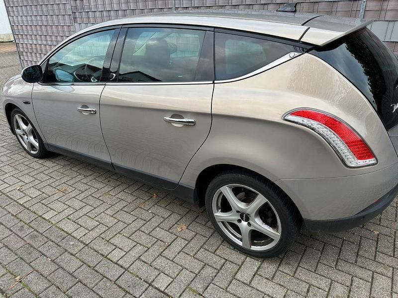 Usata Lancia Delta 120 CV (88 kW) 2010 Utilitaria