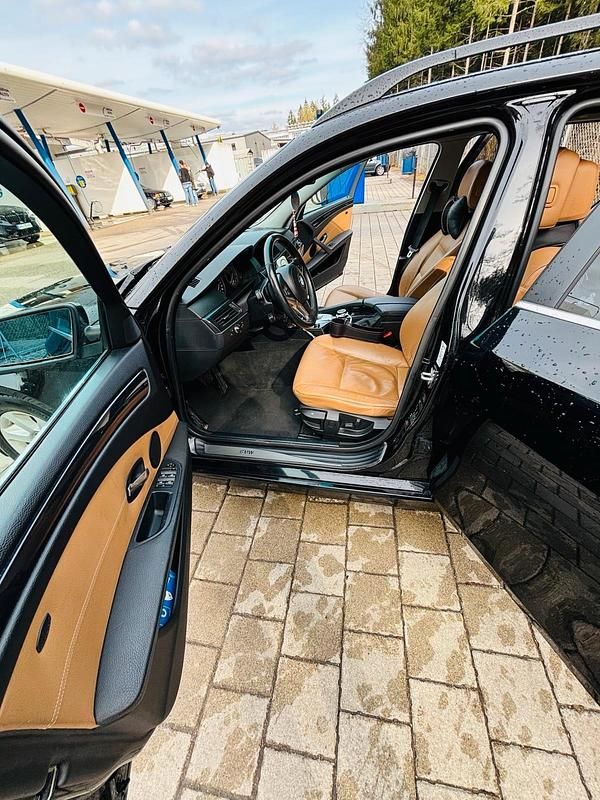 Gebraucht BMW 520 177 PS (130 kW) 2009 Schwarz Kombi