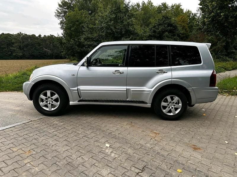 Grau Gebraucht 2004 Mitsubishi Pajero Edition SUV | 6.200 € (Fairer Preis) - Bild 1/4