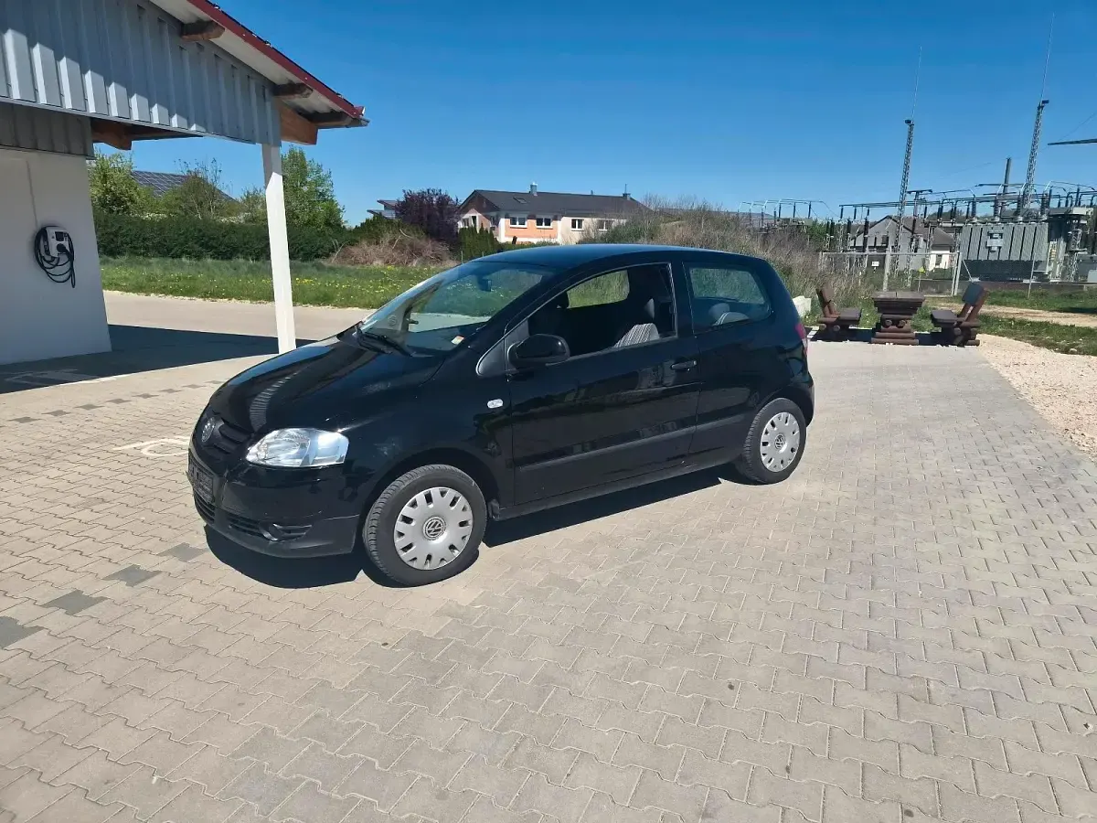 Second-hand VW Fox 54 CP (39 kW) 2006 Negru Hatchback