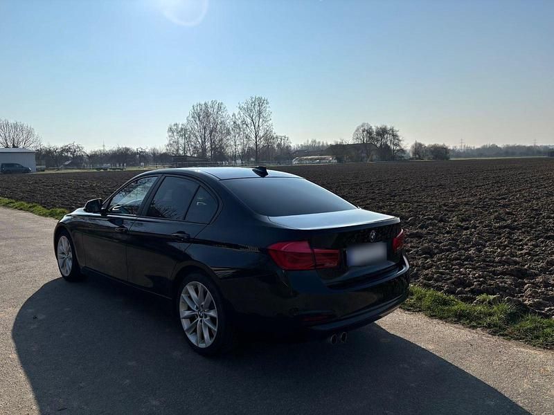 Gebraucht BMW 320 Advantage 190 PS (139 kW) 2017 Schwarz Limousine
