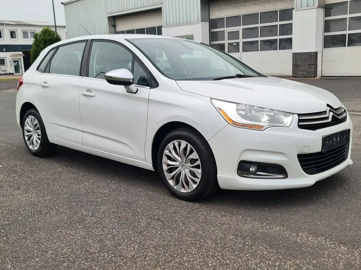 Gebraucht Citroën C4 114 PS (83 kW) 2012 Weiß Limousine