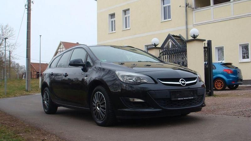 Gebraucht Opel Astra 140 PS (102 kW) 2014 Schwarz Kombi