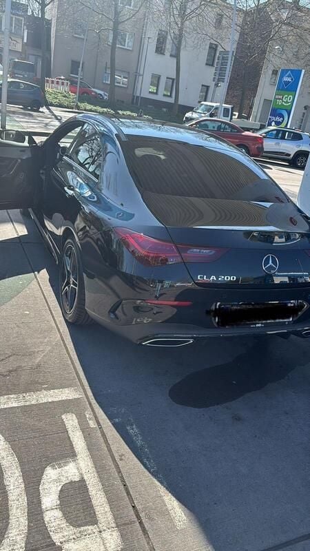 Schwarz Gebraucht 2024 Mercedes CLA200 Coupé | 34.700 € (Guter Preis) - Bild 1/4