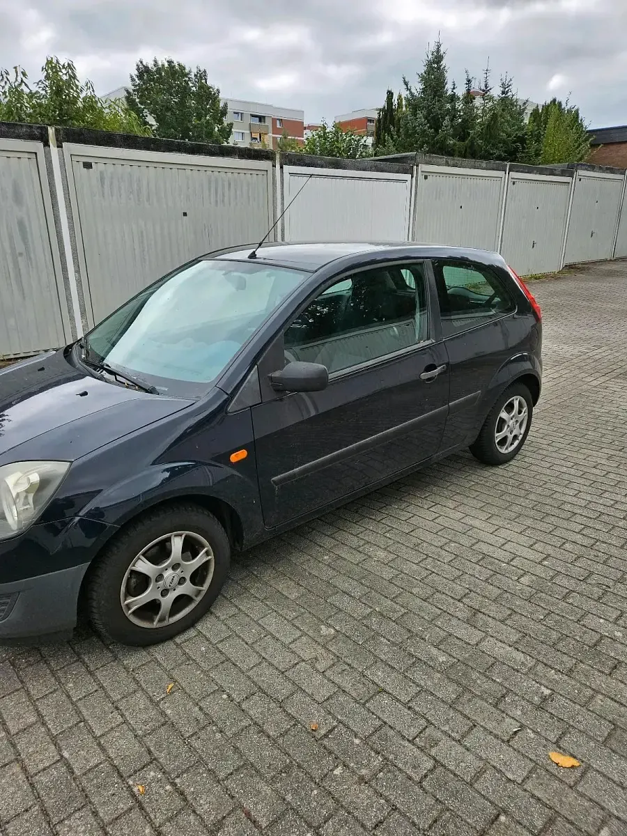 Gebraucht Ford Fiesta 60 PS (44 kW) 2006 Blau Kleinwagen