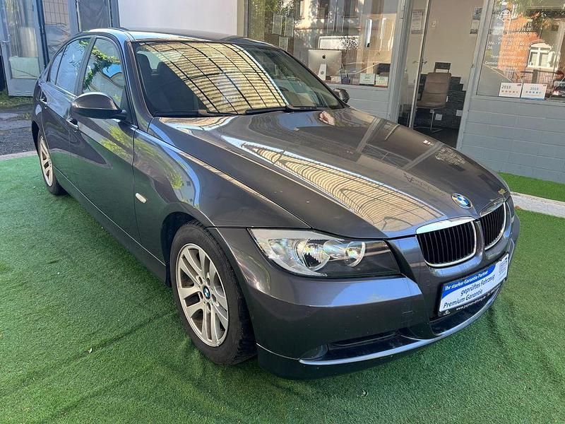 Grau Gebraucht 2006 BMW 320 Advantage Limousine | 2.999 € (Guter Preis) - Bild 1/4