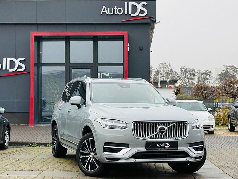 Grau Gebraucht 2023 Volvo XC90 Core SUV | 47.449 € (Fairer Preis) - Bild 1/4