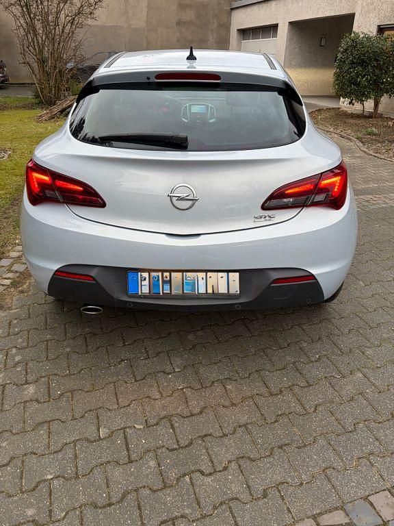 Gebraucht Opel Astra GTC 140 PS (102 kW) 2012 Weiß Limousine
