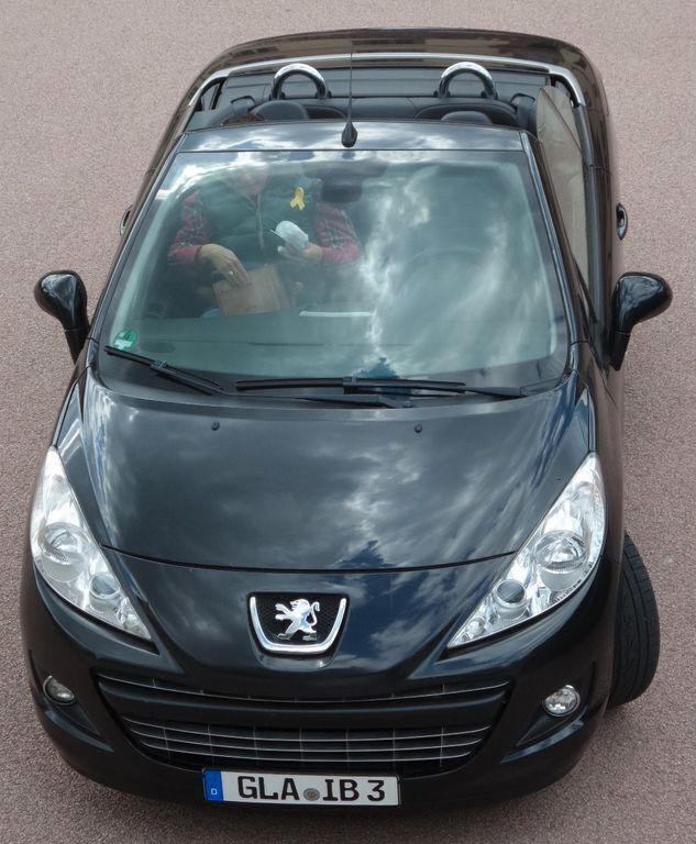 Schwarz Gebraucht 2011 Peugeot 207 CC Premium Cabrio | 4.999 € (Etwas zu teuer) - Bild 1/4