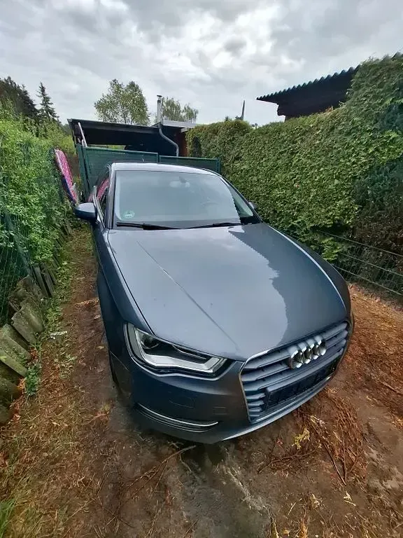 Gebraucht Audi A3 Ambiente 150 PS (110 kW) 2015 Grau Limousine