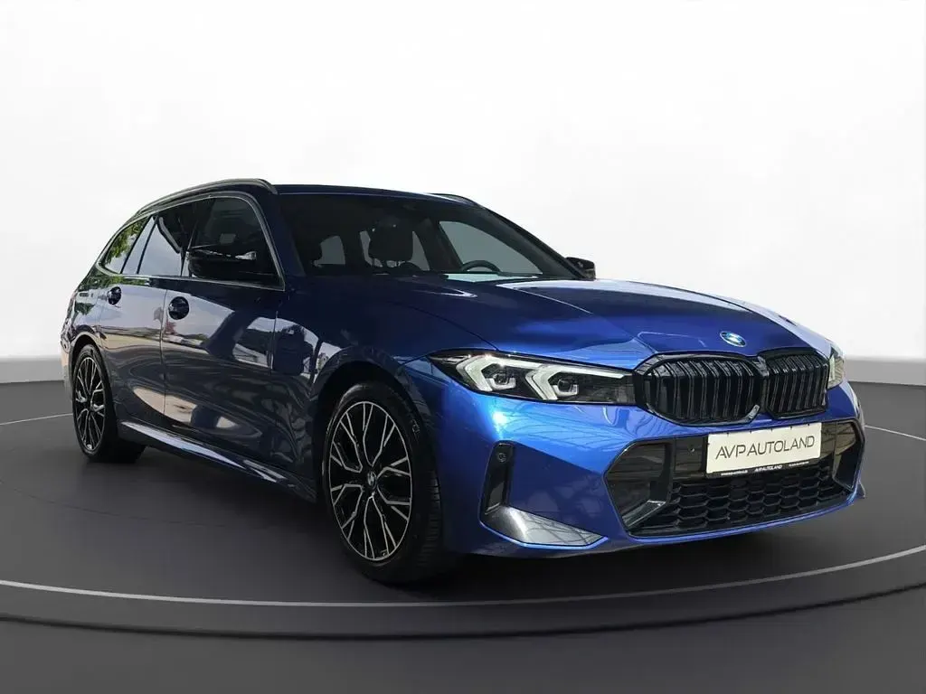 Gebraucht BMW 318 M Sport 156 PS (114 kW) 2024 Portimao blau met Kombi