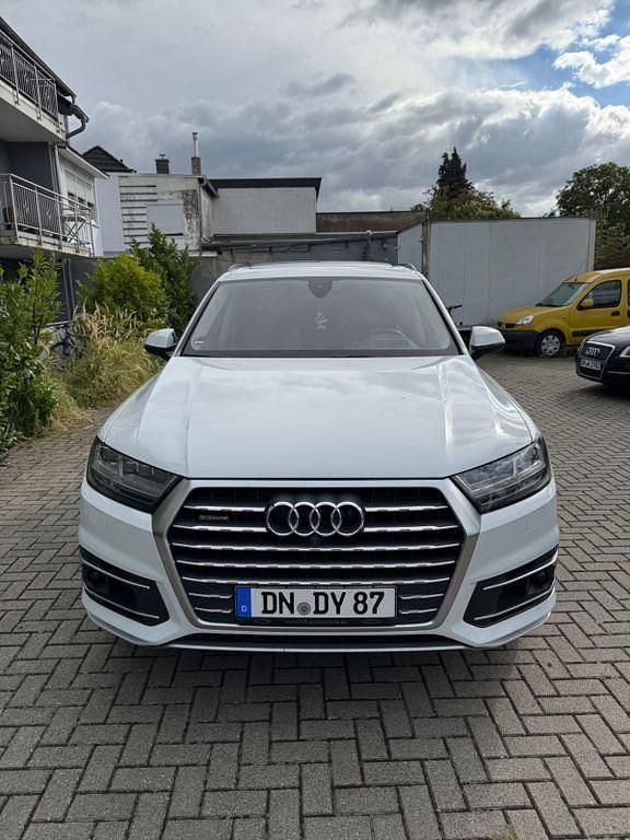 Weiß Gebraucht 2016 Audi Q7 Ambiente SUV | 25.500 € (Guter Preis) - Bild 1/4