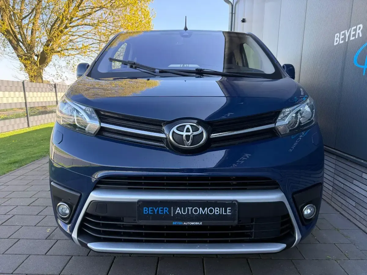 Gebraucht Toyota Proace Verso Team 150 PS (110 kW) 2019 Blau Kombi