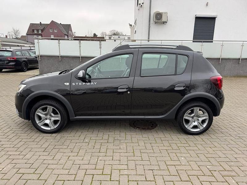 Schwarz Gebraucht 2020 Dacia Sandero Prestige Limousine | 11.000 € (Guter Preis) - Bild 1/4