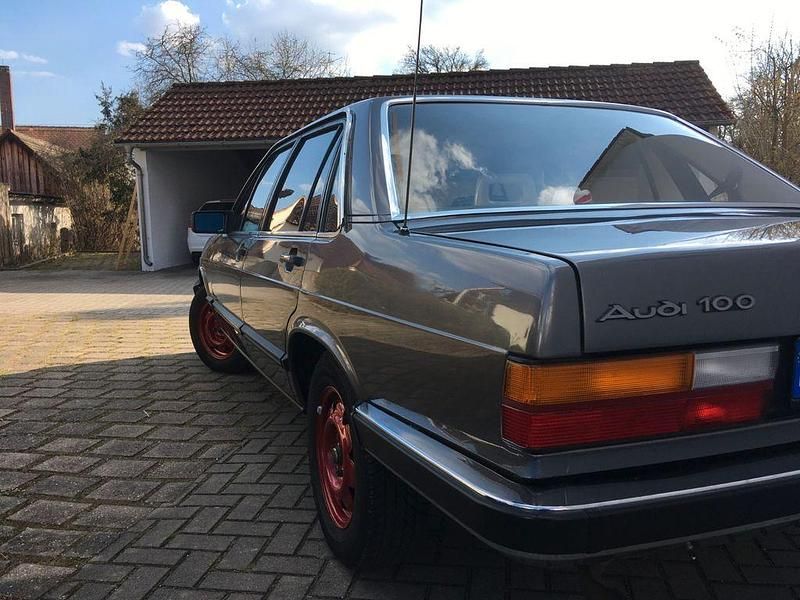 Gebraucht Audi 100 116 PS (85 kW) 1982 Grau Limousine