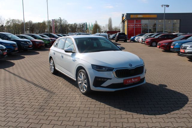 Weiss Gebraucht 2024 Skoda Scala Drive Kleinwagen | 26.340 € (Teuer) - Bild 1/4