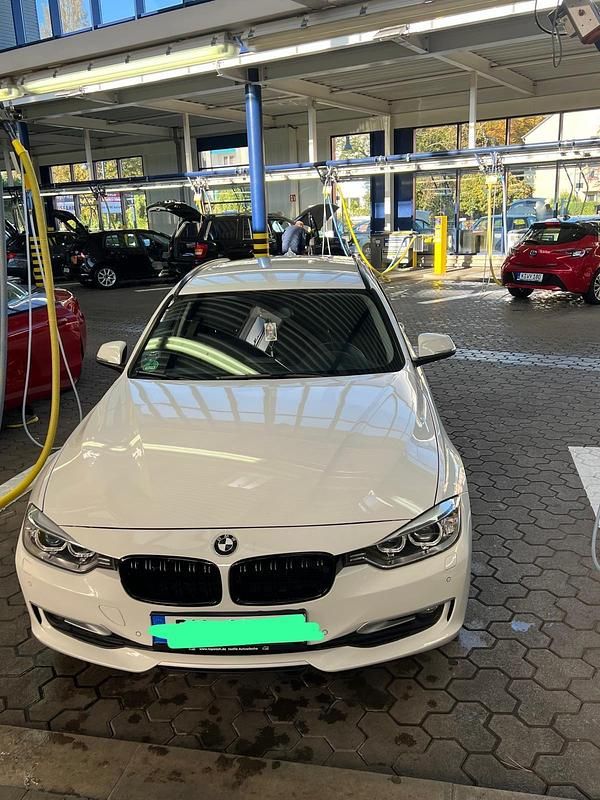 Weiß Gebraucht 2014 BMW 318 Kombi | 7.199 € (Guter Preis) - Bild 1/4