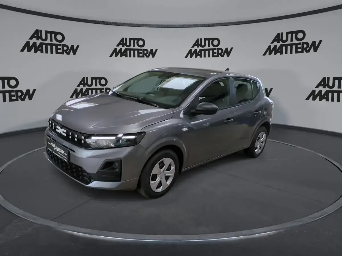 Neu Dacia Sandero Essentiel 67 PS (49 kW) 2026 Grau Limousine
