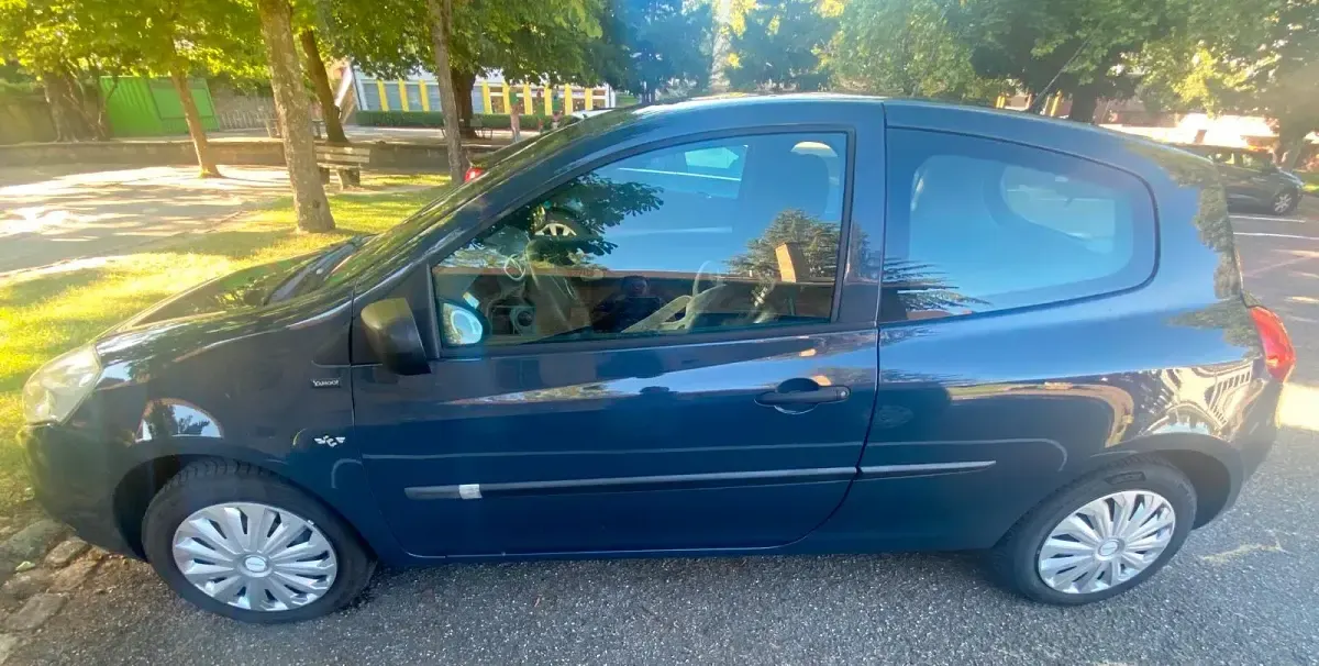 Gebraucht Renault Clio 50 PS (36 kW) 2012 Blau Kleinwagen