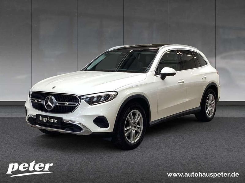 Manufaktur diamantweiß bright Gebraucht 2023 Mercedes GLC220 Avantgarde SUV | 48.910 € (Superpreis) - Bild 1/3