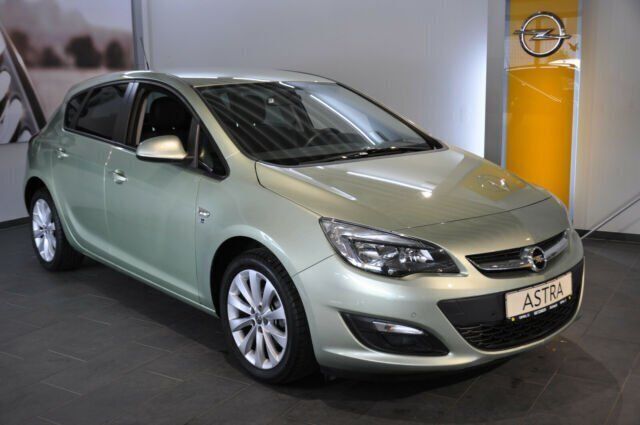 Gebraucht Opel Astra 140 PS (102 kW) 2012 Grün metallic Limousine