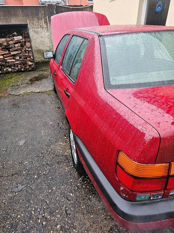 Używany VW Jetta 90 KM (66 kW) 1993 Czerwony Sedan/Limuzyna