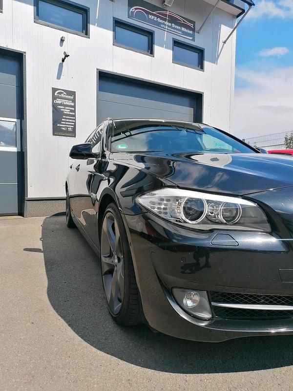 Schwarz Gebraucht 2013 BMW 535 Kombi | 12.680 € (Superpreis) - Bild 1/4