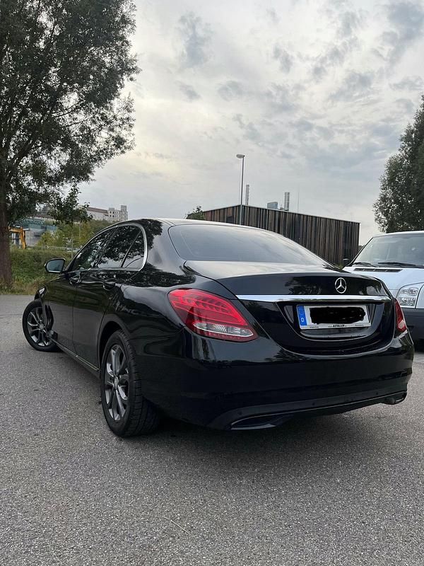 Gebraucht Mercedes C220 170 PS (125 kW) 2016 Schwarz Limousine