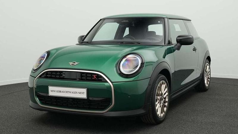 Grün Gebraucht 2024 Mini Cooper S Favoured Kleinwagen | 24.589 € - Bild 1/4