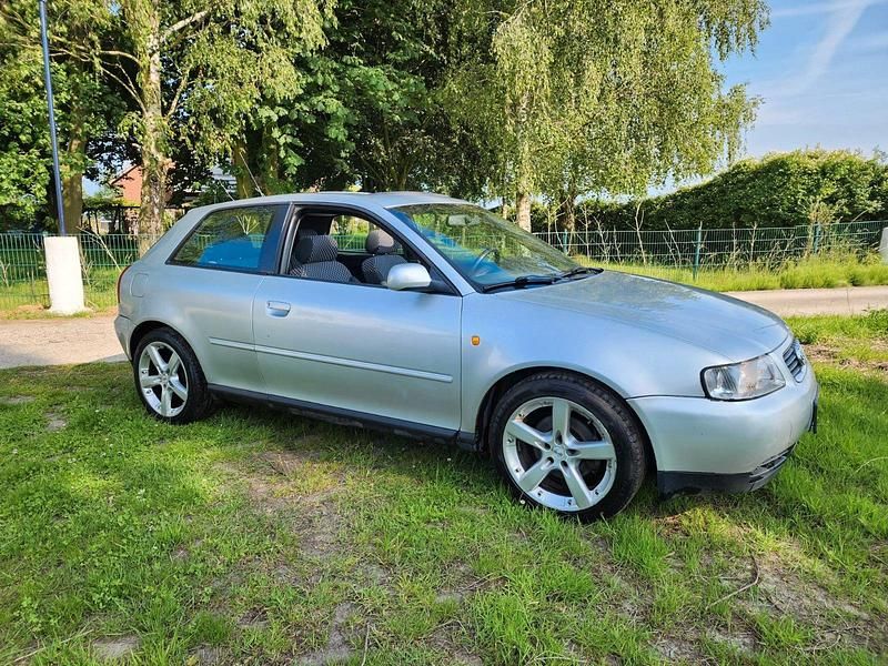 Używany Audi A3 125 KM (91 kW) 2000 Srebrny Hatchback
