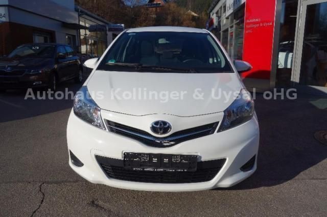 Gebraucht Toyota Yaris Life 99 PS (72 kW) 2012 Weiß Kleinwagen