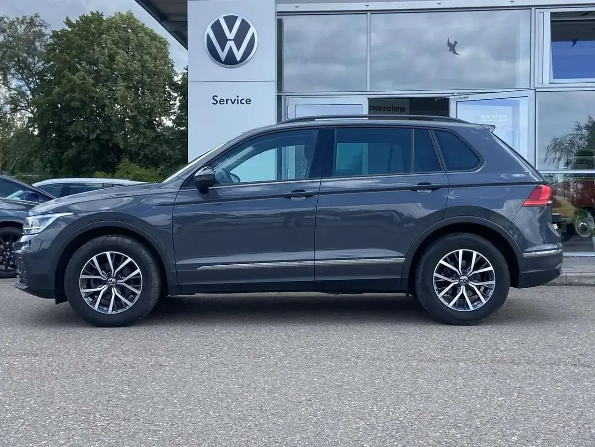 Gebraucht VW Tiguan Life 150 PS (110 kW) 2023 Grau SUV