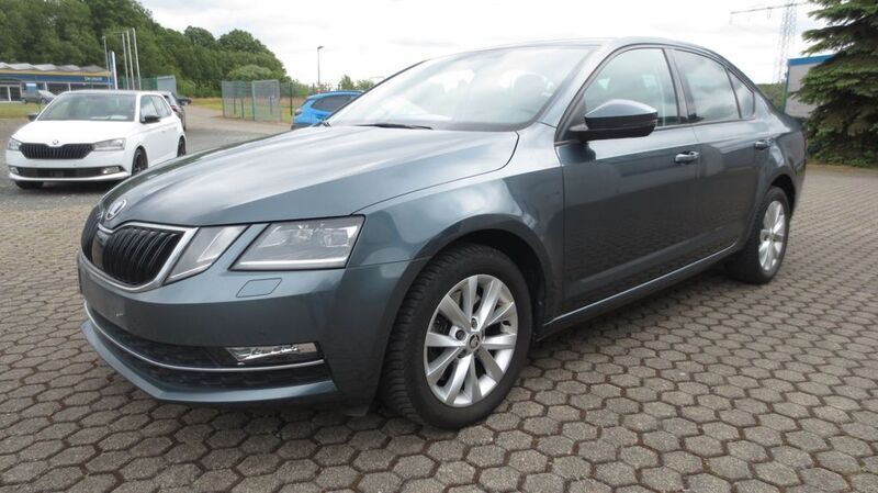 Grau Gebraucht 2017 Skoda Octavia Style Limousine | 14.990 € (Guter Preis) - Bild 1/4