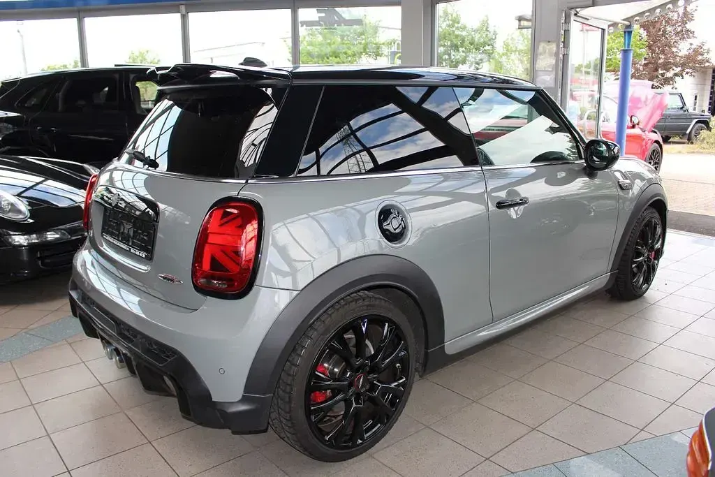Gebraucht Mini John Cooper Works 231 PS (169 kW) 2021 Moonwalk grey (metallic) Kleinwagen