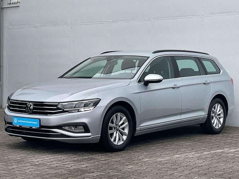 Gebraucht VW Passat Business 150 PS (110 kW) 2022 Scale silver metallic Kombi