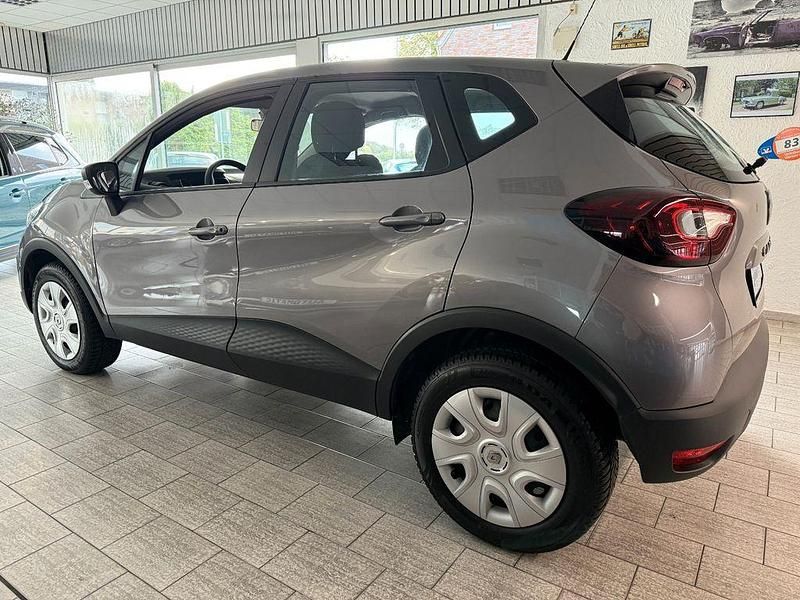 Gebraucht Renault Captur Life 90 PS (66 kW) 2018 Stahl  grau SUV