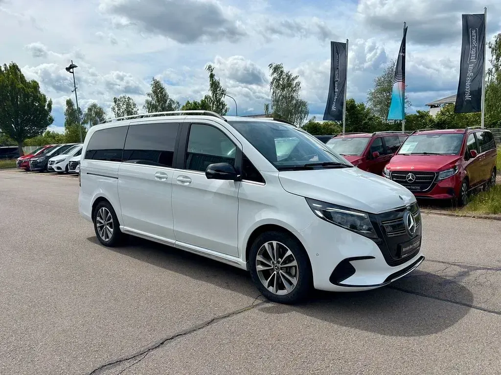 Gebraucht Mercedes EQV300 150 kW (204 PS) 2024 Bergkristallweiß metallic Van / Kleinbus