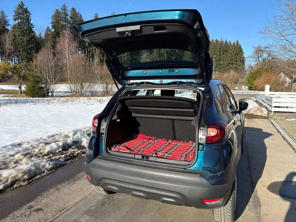 Używany Renault Captur Life 90 KM (66 kW) 2018 Niebieski SUV