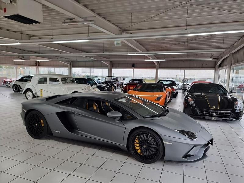 Grau Gebraucht 2018 Lamborghini Aventador Coupé | 349.500 € (Fairer Preis) - Bild 1/3