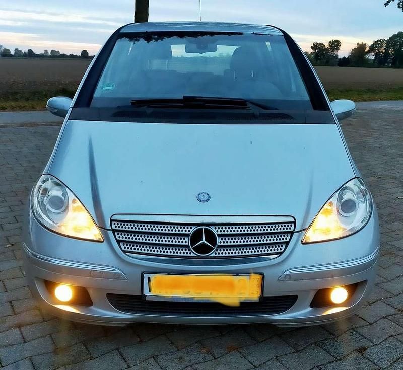 Silber Gebraucht 2006 Mercedes A170 Avantgarde Limousine | 1.555 € (Superpreis) - Bild 1/4