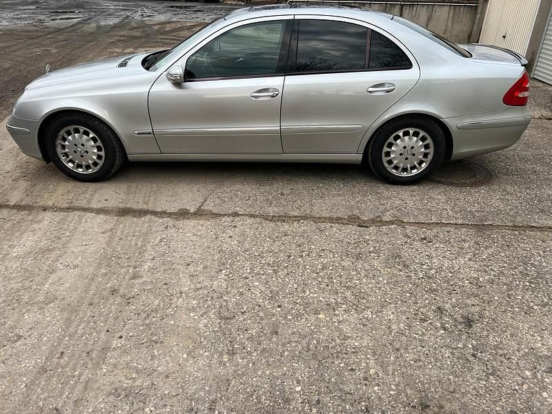 Gebraucht Mercedes E240 177 PS (130 kW) 2002 Silber Limousine