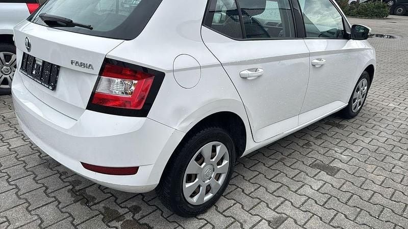 Gebraucht Skoda Fabia Active 60 PS (44 kW) 2019 Weiß Limousine