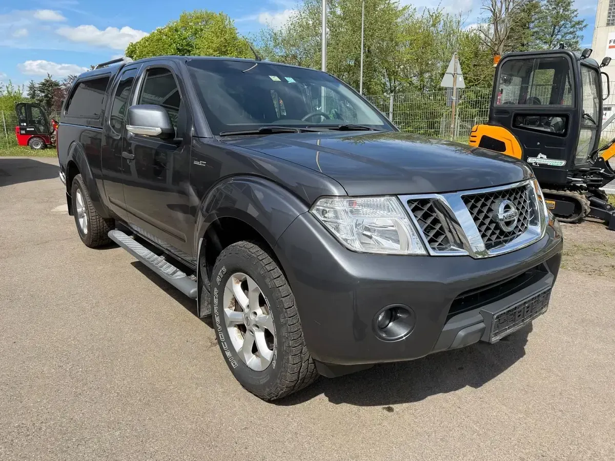 Gebraucht Nissan Navara SE 190 PS (139 kW) 2011 Grau Pickup