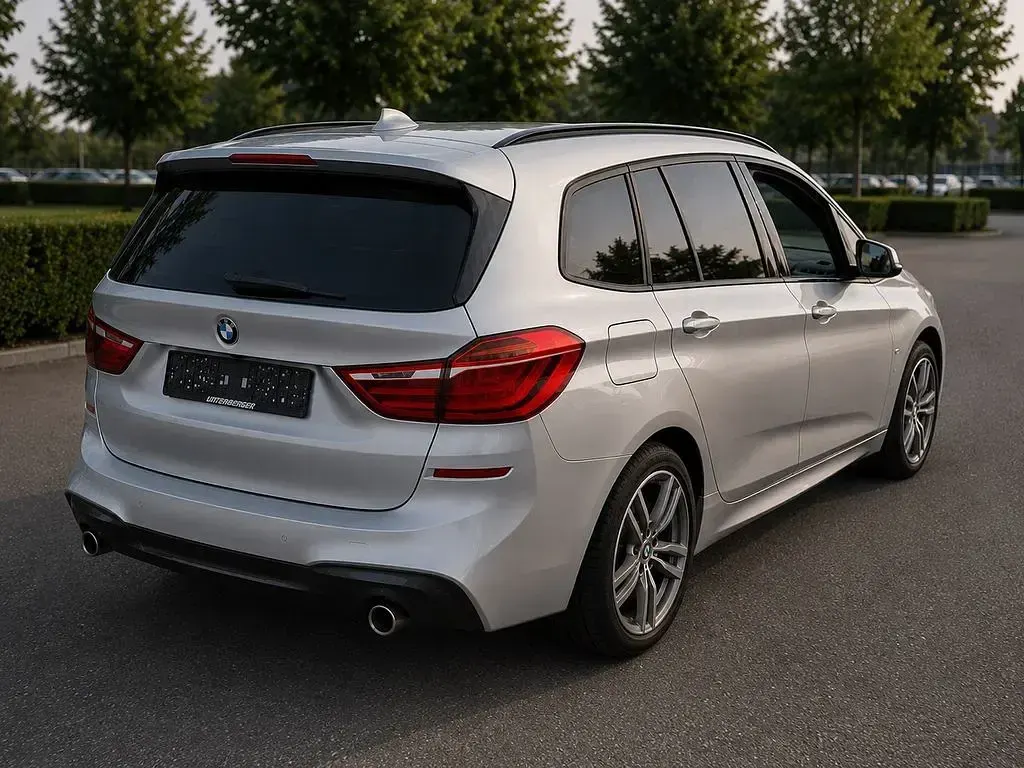 Gebraucht BMW 220 Gran Tourer M Sport 190 PS (139 kW) 2019 Silber Van / Kleinbus