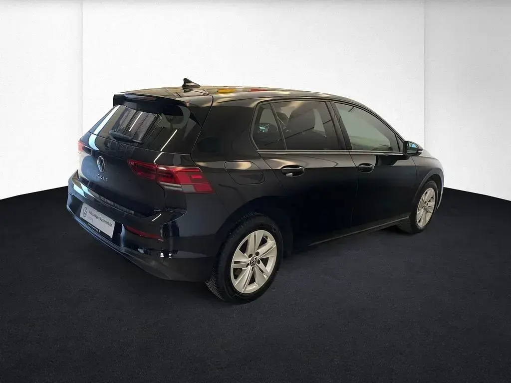 Gebraucht VW Golf VIII Life 131 PS (96 kW) 2023 Schwarz Limousine
